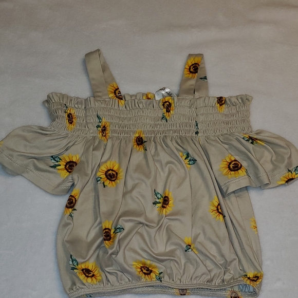Heart and Arrow Girl's Size 5 2 piece Sunflower Print Outfit Set, Pants and Top - Picture 2 of 5